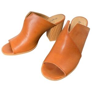 Qupid Women's Tan Open-Toe Mules size 9